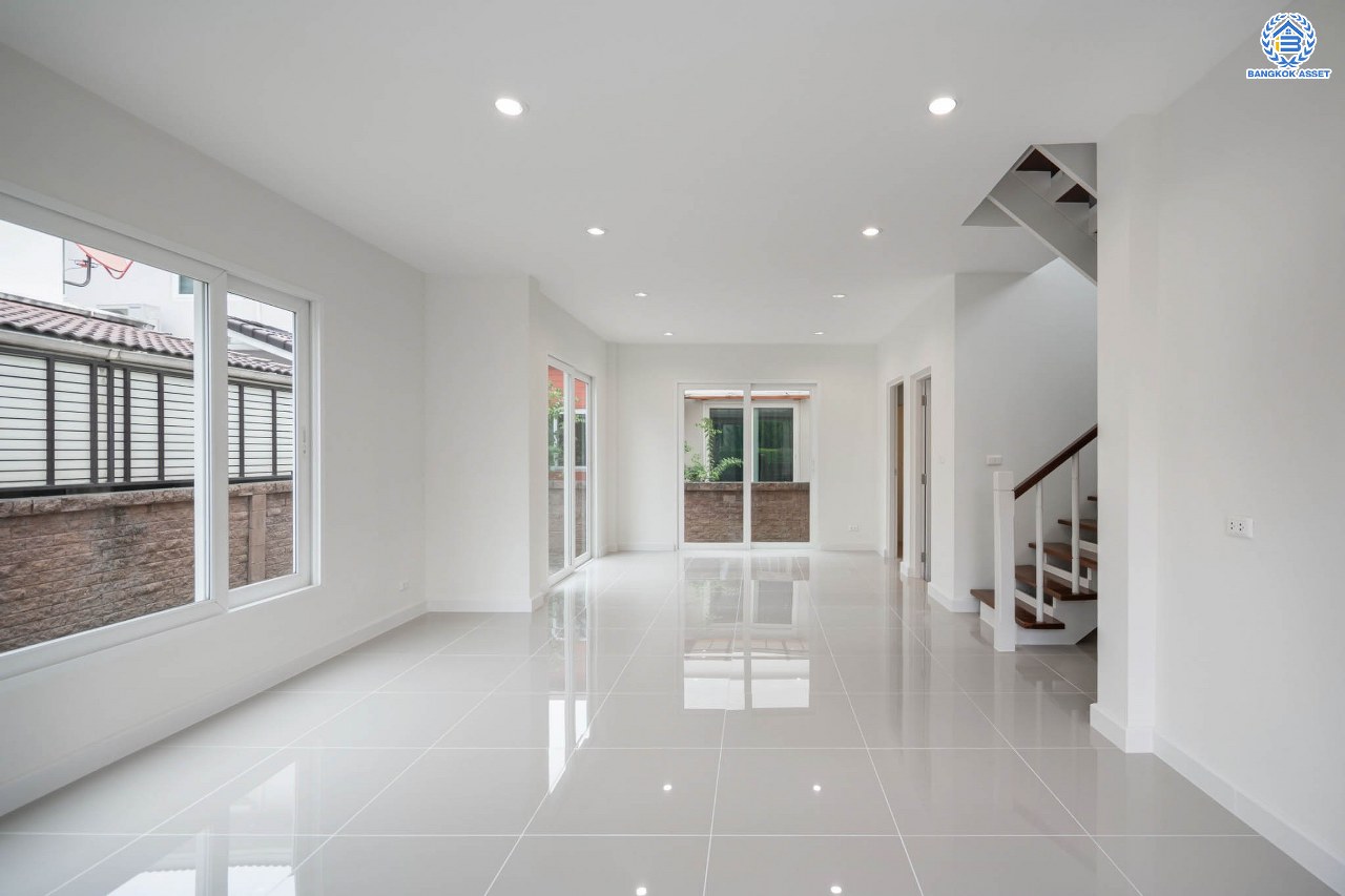 บ้านมือสองตกแต่งใหม่ โครงการ คาซ่าวิลล์ ราชพฤกษ์-แจ้งวัฒนะ จากแบรนด์ Q.House ต่อเติมครบพร้อมเข้าอยู่ เนื้อที่ 50.6 ตร.ว. ฟังก์ชันจัดเต็ม 3 ห้องนอน 2 ห้องน้ำ จอดรถได้ 2 คัน บนทำเลศักยภาพ ติดถนนราชพฤกษ์ ใกล้ทางด่วน "แจ้งวัฒนะ" และเซ็นทรัลแจ้งวัฒนะ